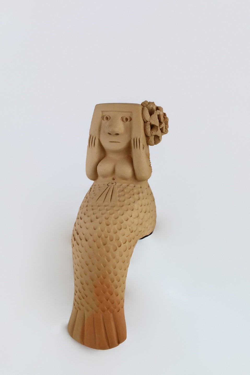 SEREINHA SENTADA