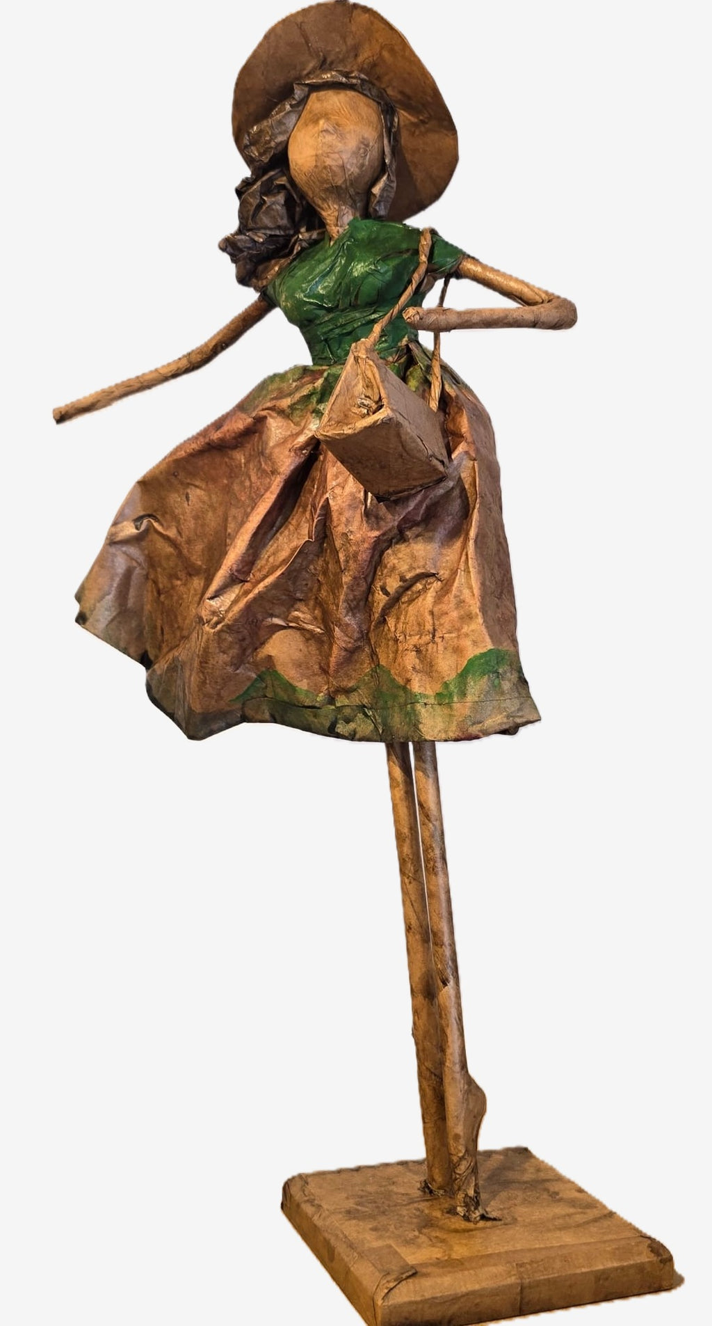 ESCULTURA DE PAPEL = COM UM BOLSA