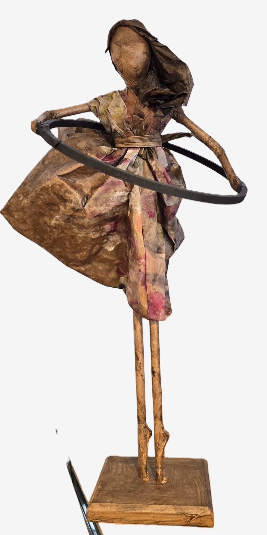 ESCULTURA DE PAPEL = COM BAMBOLE
