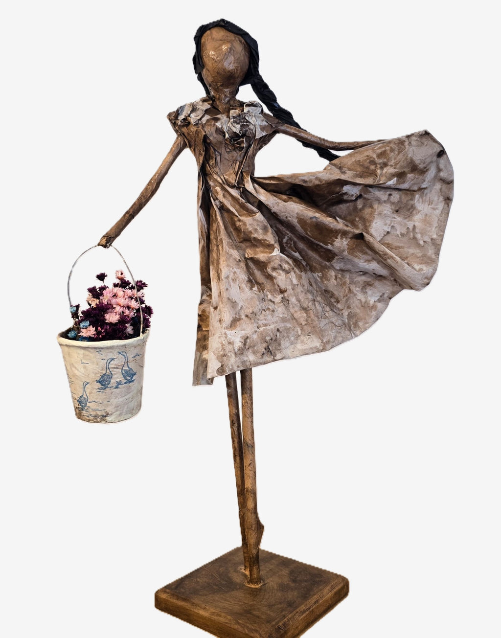 ESCULTURA DE PAPEL =COM UM BALDE DE FLORES