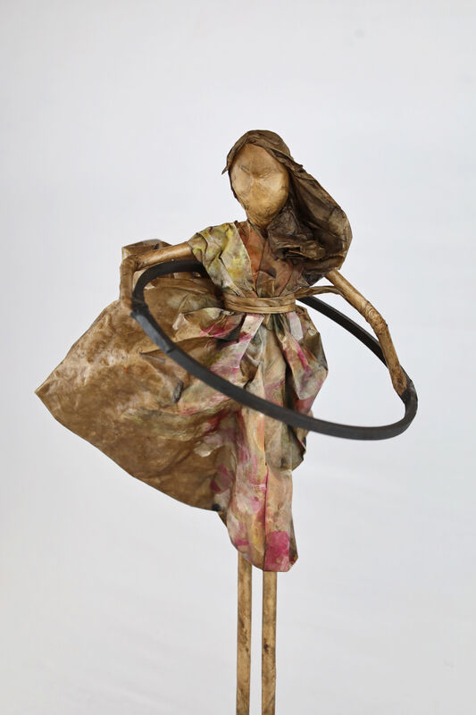 ESCULTURA DE PAPEL = COM BAMBOLE