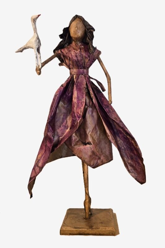 ESCULTURA DE PAPEL = COM UM PÁSSARO NA MÃO